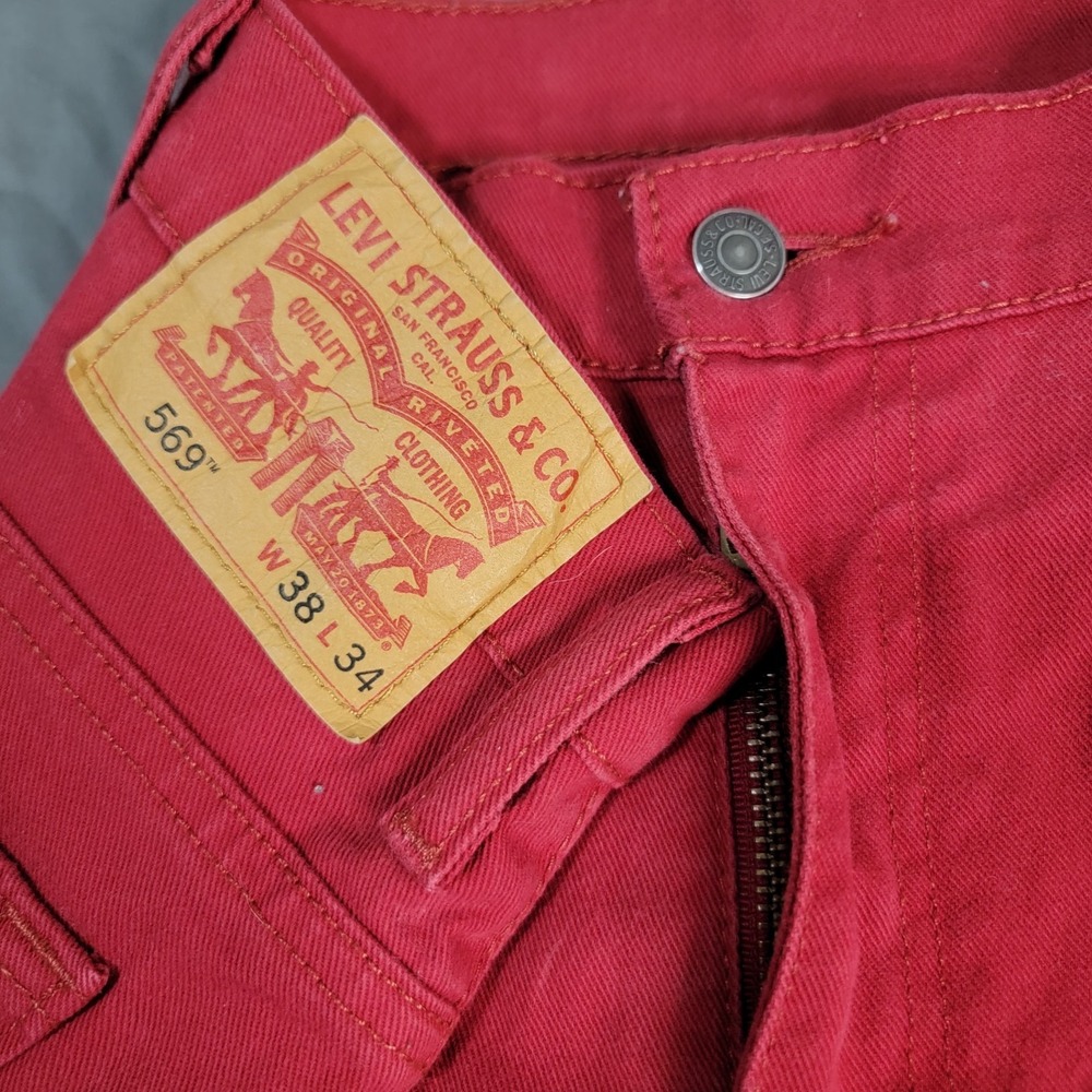 Levi's 569 Jeans Men's 38x32 Red Denim Pants Button Fly Medium Wash Straight Leg - Picture 1 of 7